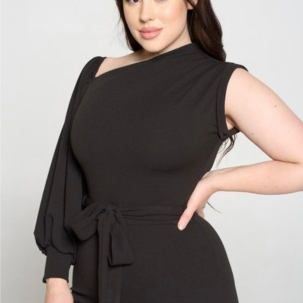 BRAND NEW NEVER BEEN WORN ELEGANT PLUS SIZE BLACK JUMPSUIT - Picture 2 of 6